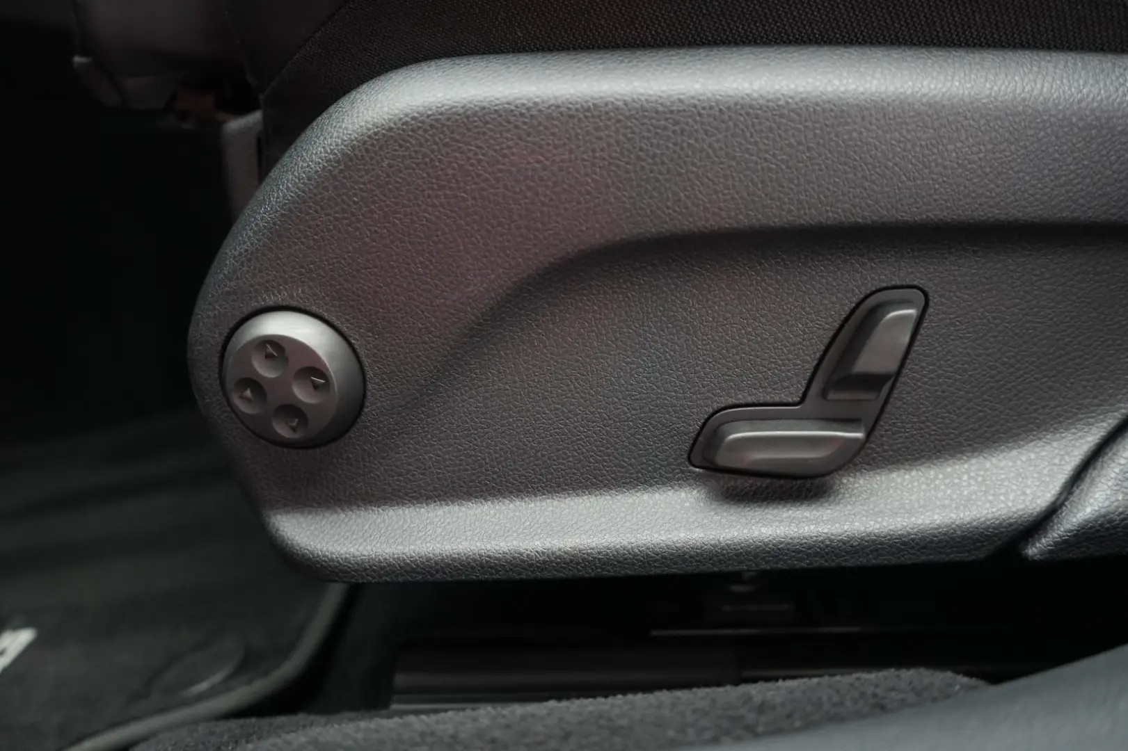 E 300 e 9G-Tronic AMG Navi/Leder/Distronic/Kamer