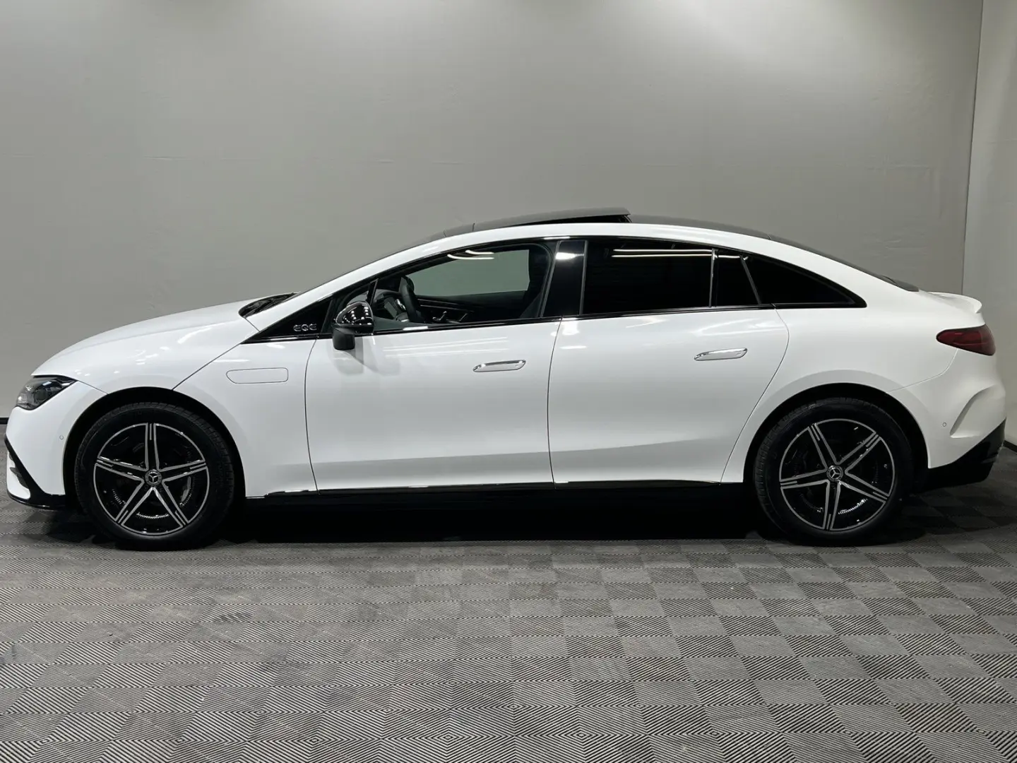 EQE 350+ AMG Pano Airm. HA Lenk.10° 360° 0,25%