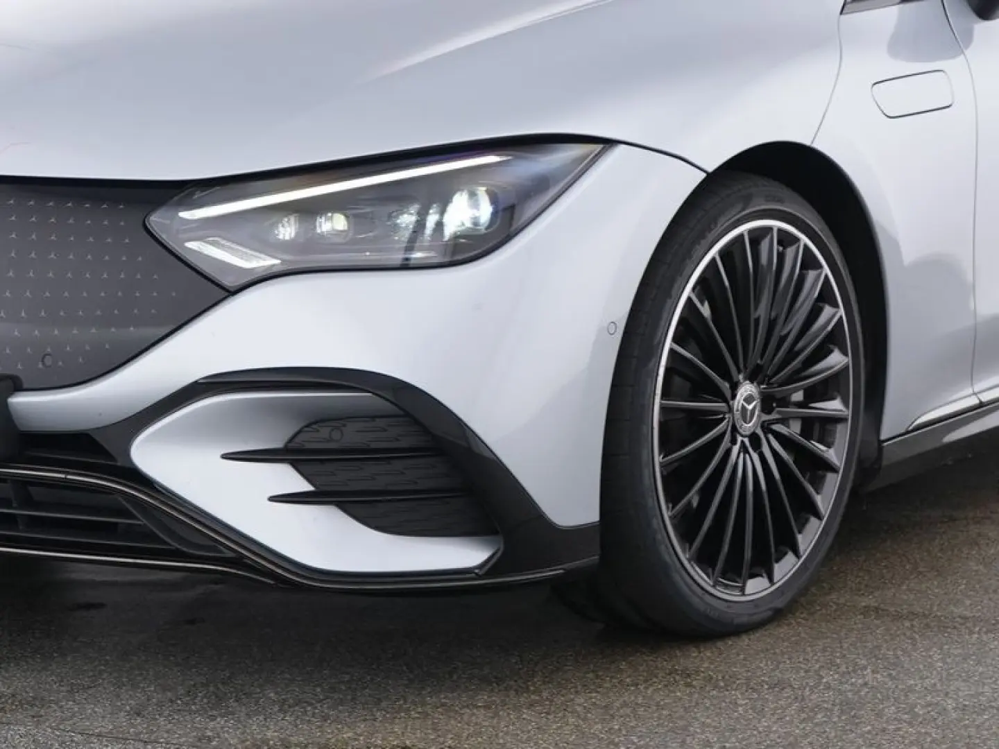 EQE 300 AMG+21'+Hyper+Airmatic+Niht+Digital+Pano
