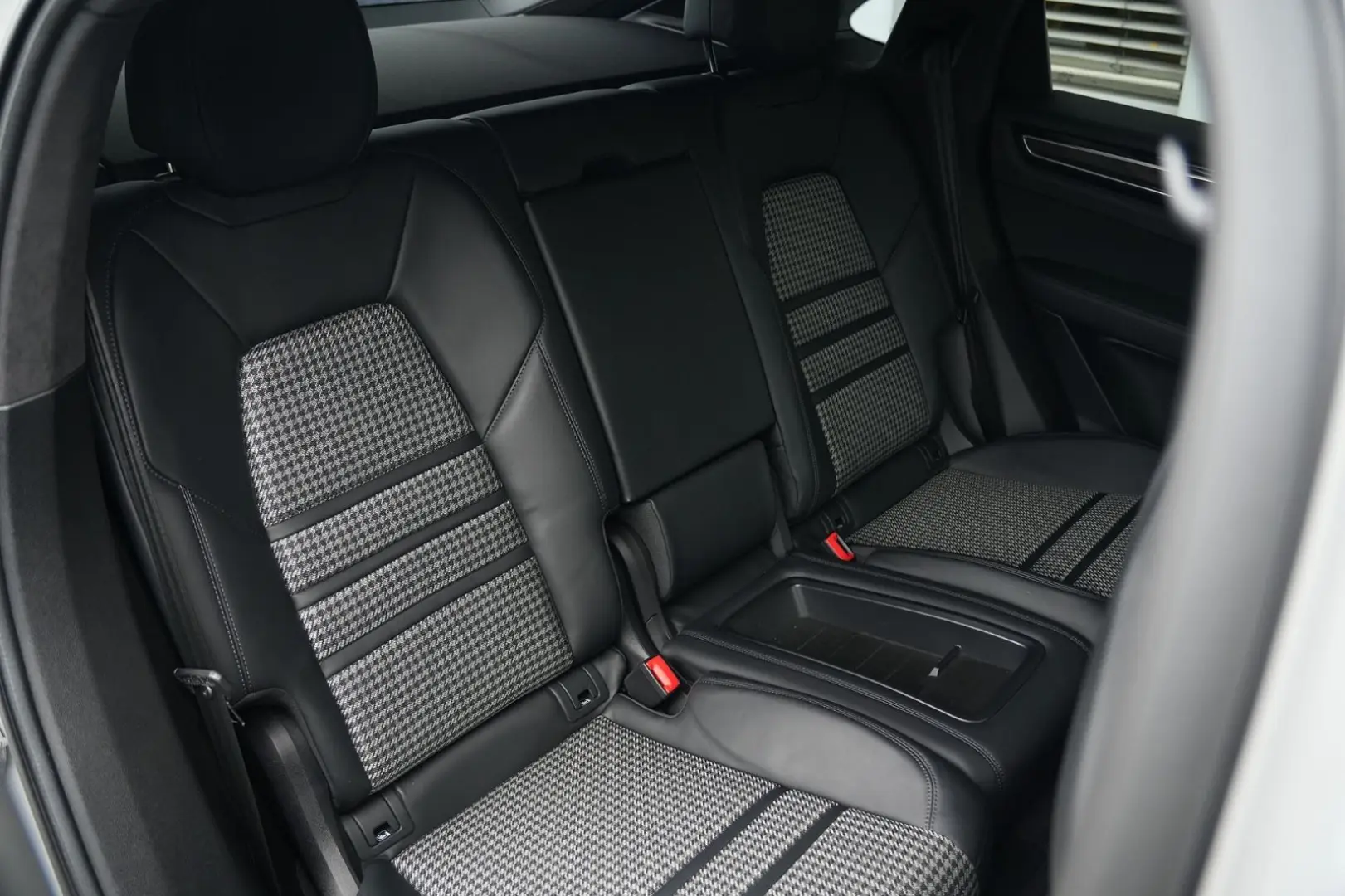 Cayenne E-Hybrid Coupé LEICHTBAU SPORTPAKET-ACC