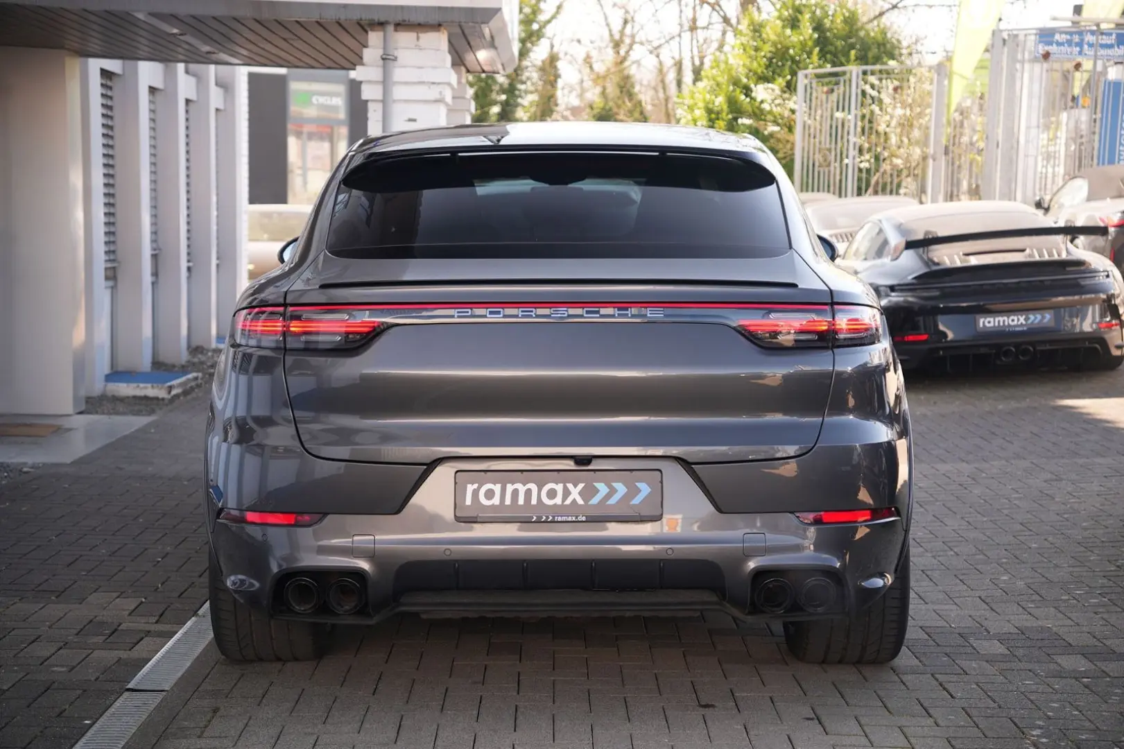 E-Hybrid Coupé  SPORTDESIGN-ACC-AHK-BOSE-21RS