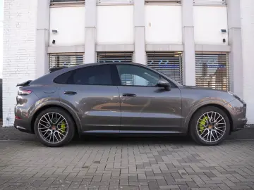 E-Hybrid Coupé  SPORTDESIGN-ACC-AHK-BOSE-21RS