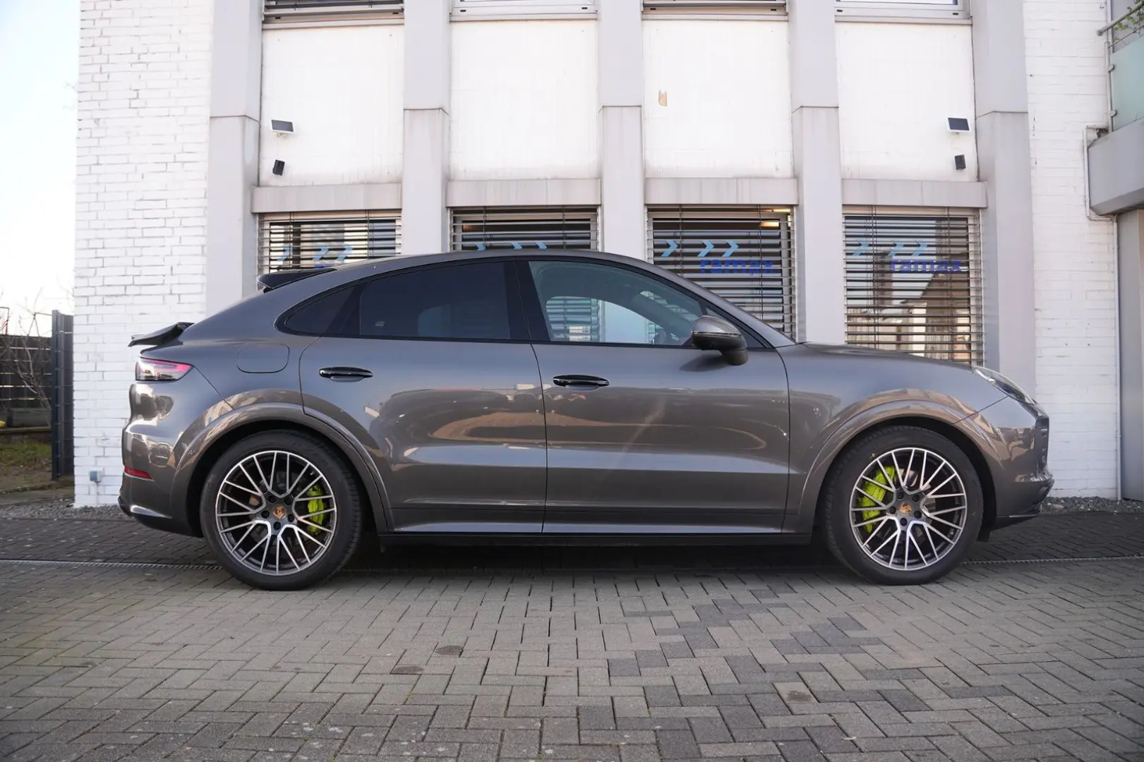 E-Hybrid Coupé  SPORTDESIGN-ACC-AHK-BOSE-21RS