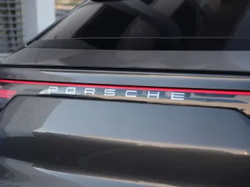 E-Hybrid Coupé  SPORTDESIGN-ACC-AHK-BOSE-21RS