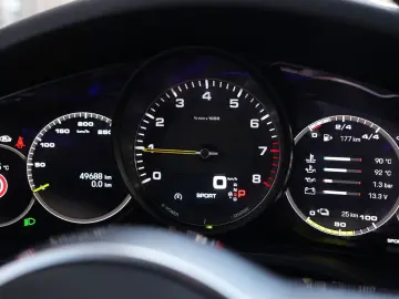 E-Hybrid Coupé  SPORTDESIGN-ACC-AHK-BOSE-21RS