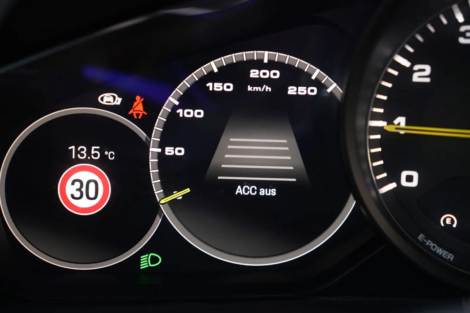 E-Hybrid Coupé  SPORTDESIGN-ACC-AHK-BOSE-21RS