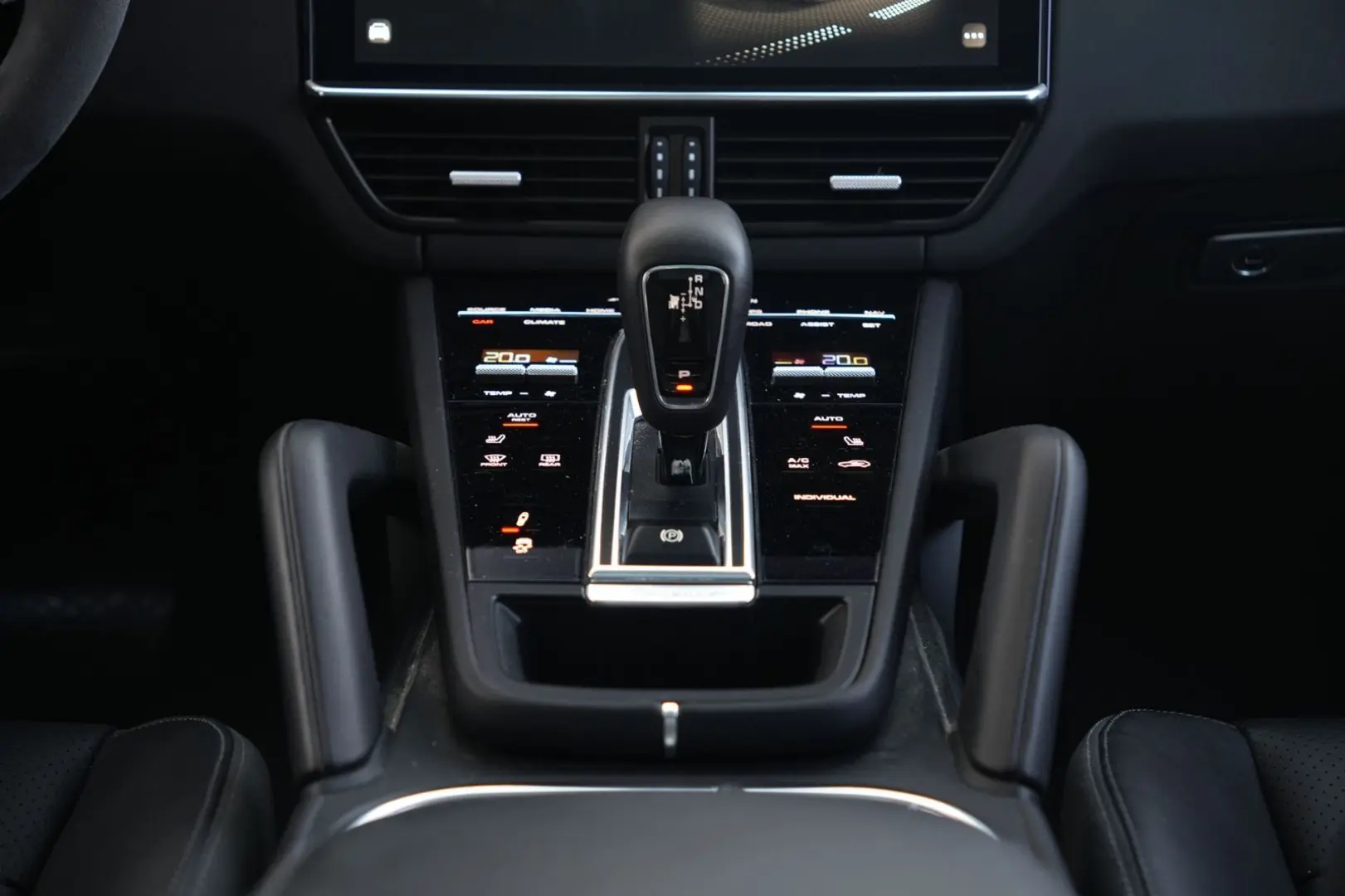 E-Hybrid Coupé  SPORTDESIGN-ACC-AHK-BOSE-21RS