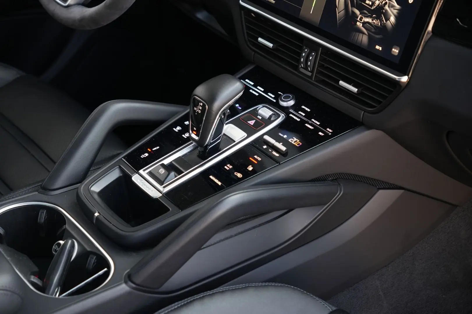 E-Hybrid Coupé  SPORTDESIGN-ACC-AHK-BOSE-21RS