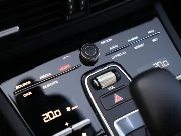 E-Hybrid Coupé  SPORTDESIGN-ACC-AHK-BOSE-21RS