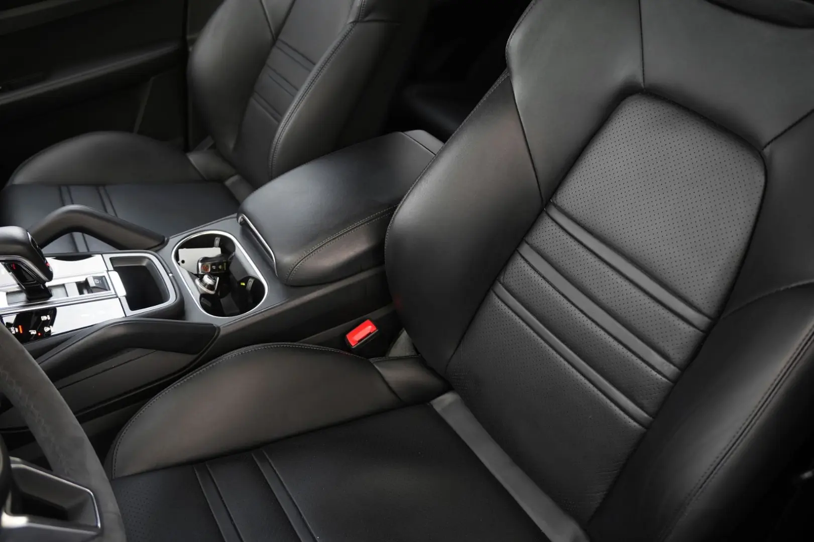 E-Hybrid Coupé  SPORTDESIGN-ACC-AHK-BOSE-21RS