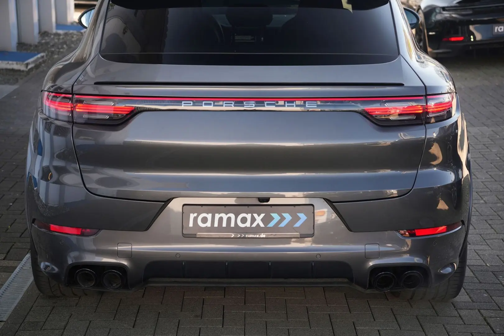 E-Hybrid Coupé  SPORTDESIGN-ACC-AHK-BOSE-21RS
