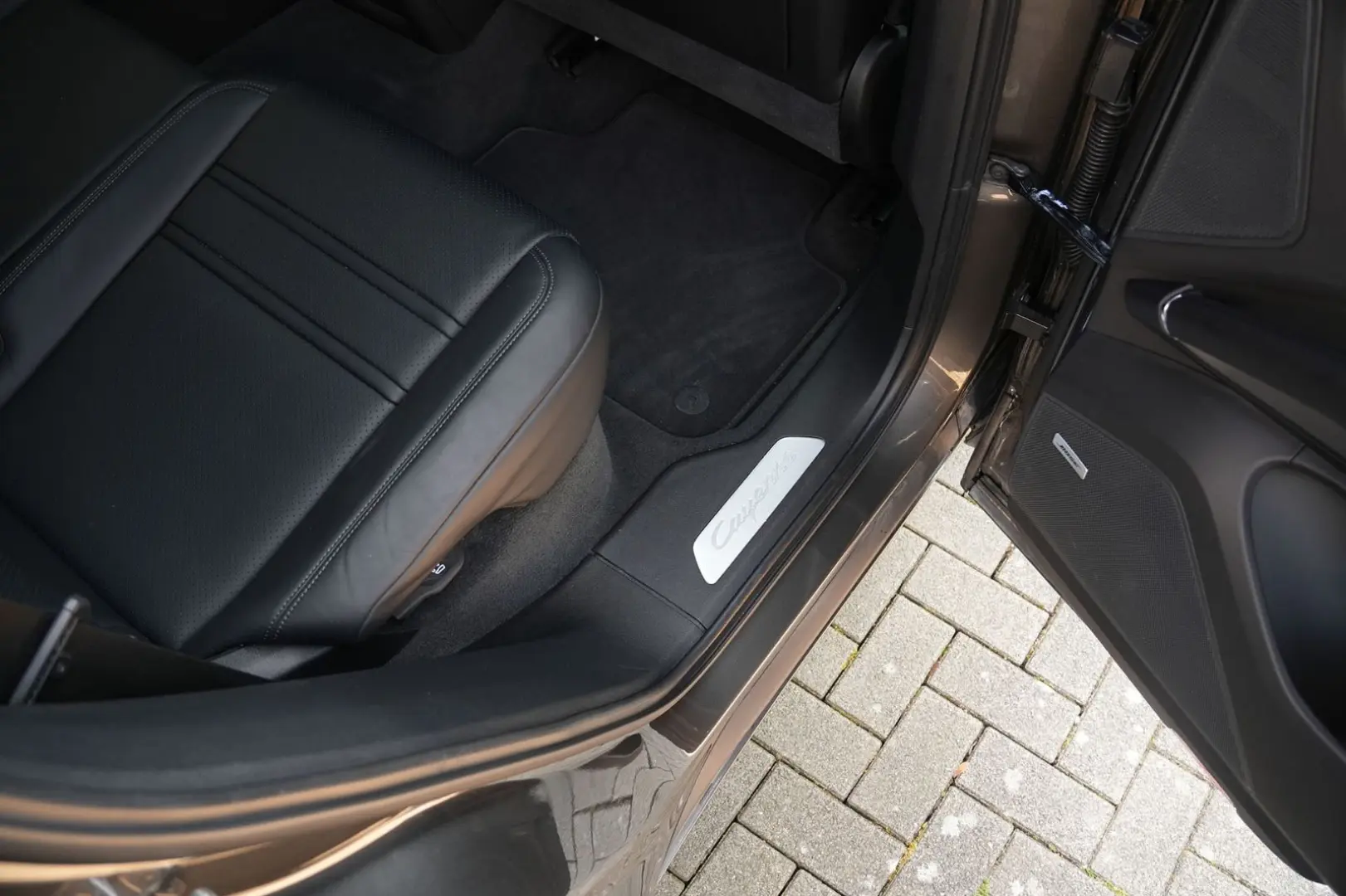 E-Hybrid Coupé  SPORTDESIGN-ACC-AHK-BOSE-21RS