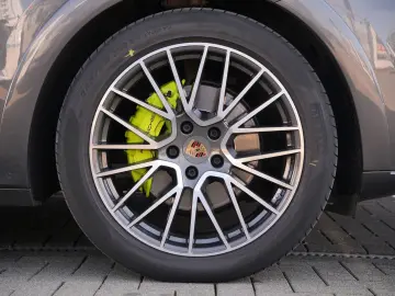 E-Hybrid Coupé  SPORTDESIGN-ACC-AHK-BOSE-21RS