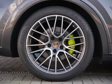 E-Hybrid Coupé  SPORTDESIGN-ACC-AHK-BOSE-21RS