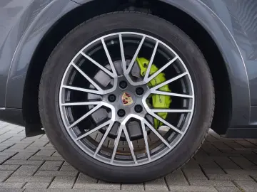 E-Hybrid Coupé  SPORTDESIGN-ACC-AHK-BOSE-21RS