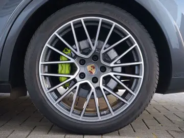 E-Hybrid Coupé  SPORTDESIGN-ACC-AHK-BOSE-21RS