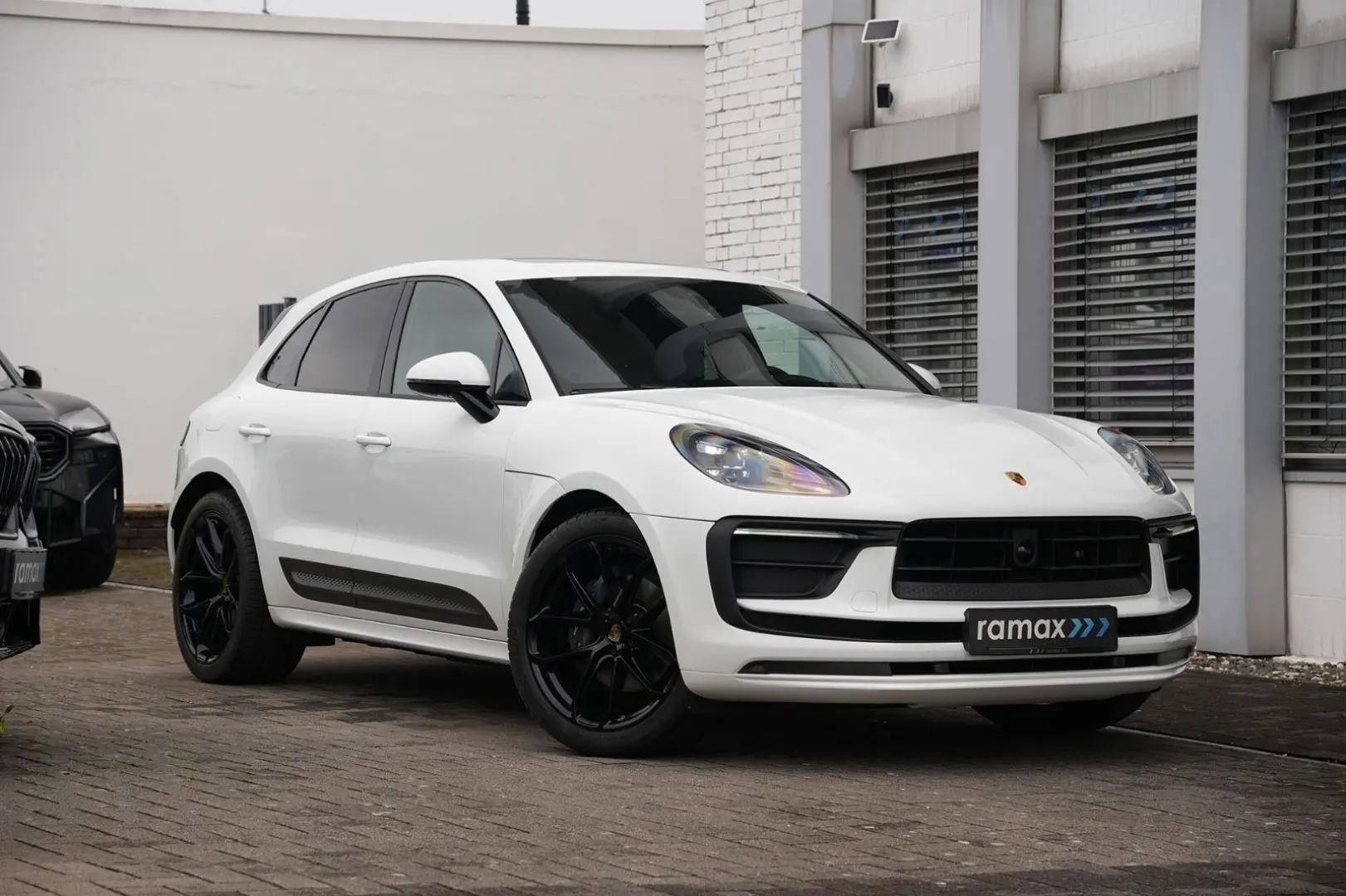MACAN  ACC-LUFTFEDERUNG-PANO-AHK-BOSE-21