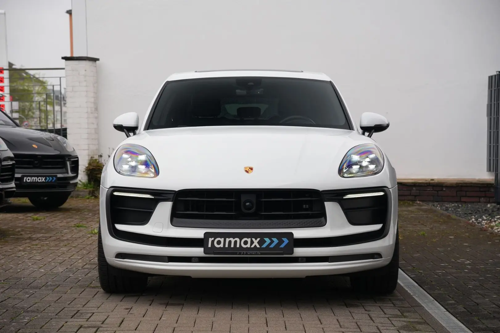 MACAN  ACC-LUFTFEDERUNG-PANO-AHK-BOSE-21