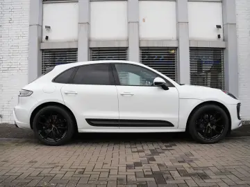MACAN  ACC-LUFTFEDERUNG-PANO-AHK-BOSE-21