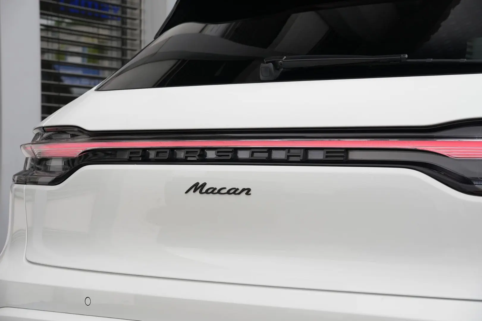 MACAN  ACC-LUFTFEDERUNG-PANO-AHK-BOSE-21