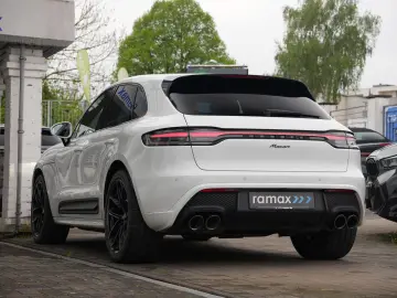 MACAN  ACC-LUFTFEDERUNG-PANO-AHK-BOSE-21