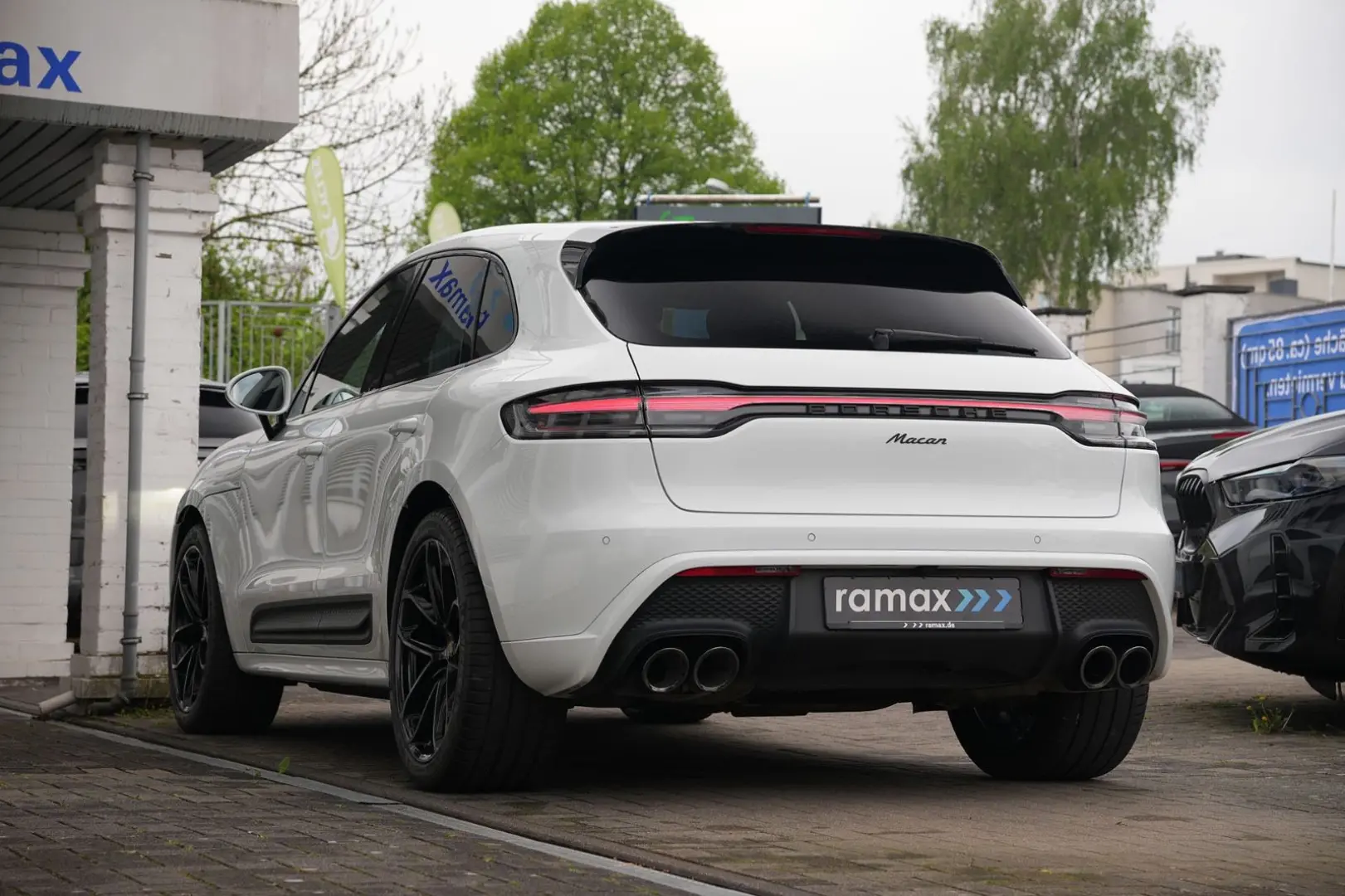 MACAN  ACC-LUFTFEDERUNG-PANO-AHK-BOSE-21