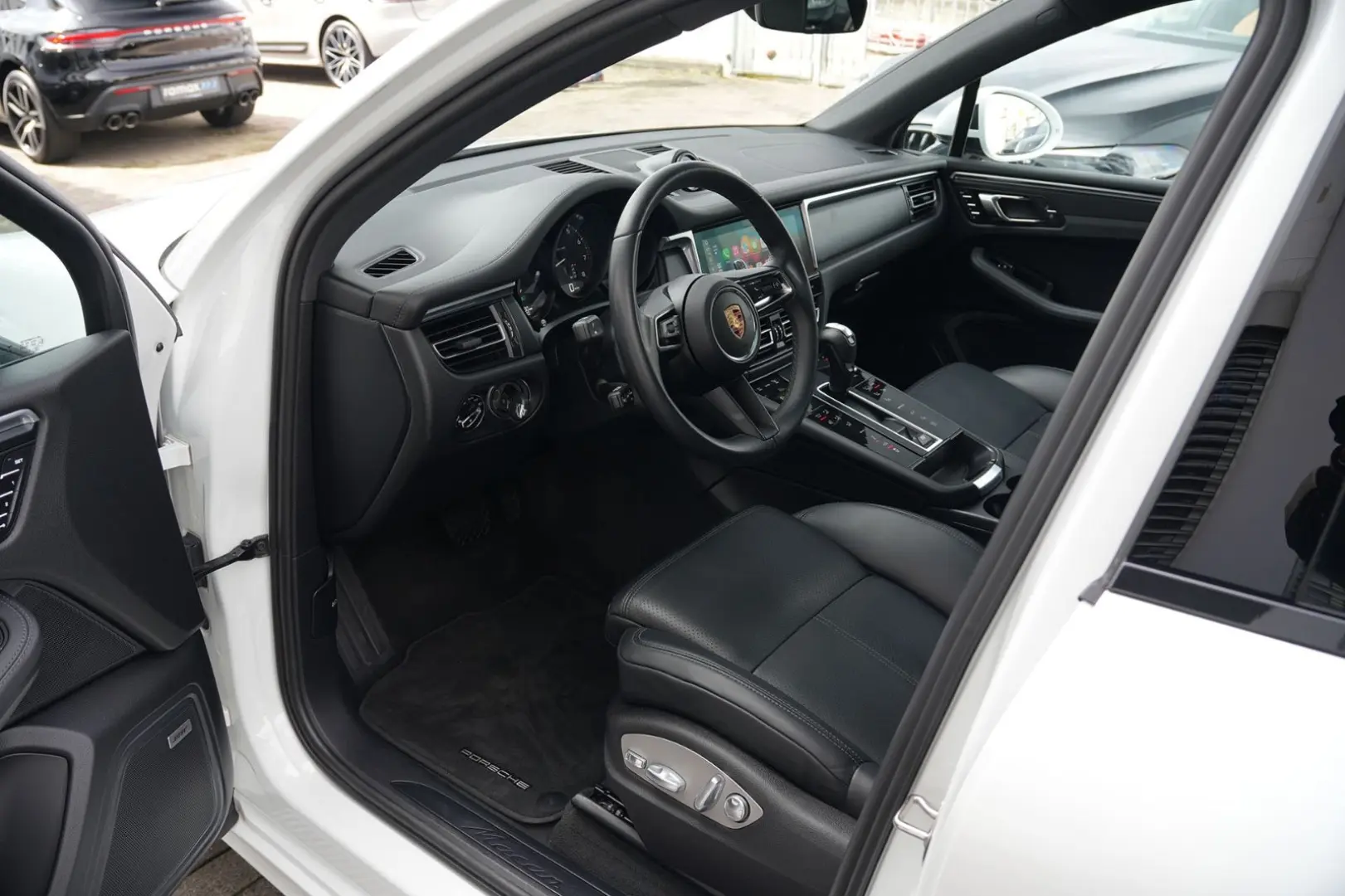 MACAN  ACC-LUFTFEDERUNG-PANO-AHK-BOSE-21