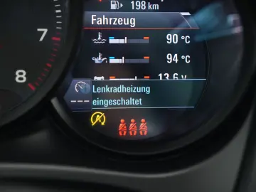 MACAN  ACC-LUFTFEDERUNG-PANO-AHK-BOSE-21
