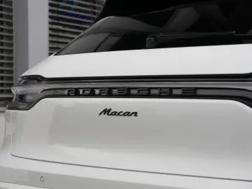 MACAN  ACC-LUFTFEDERUNG-PANO-AHK-BOSE-21