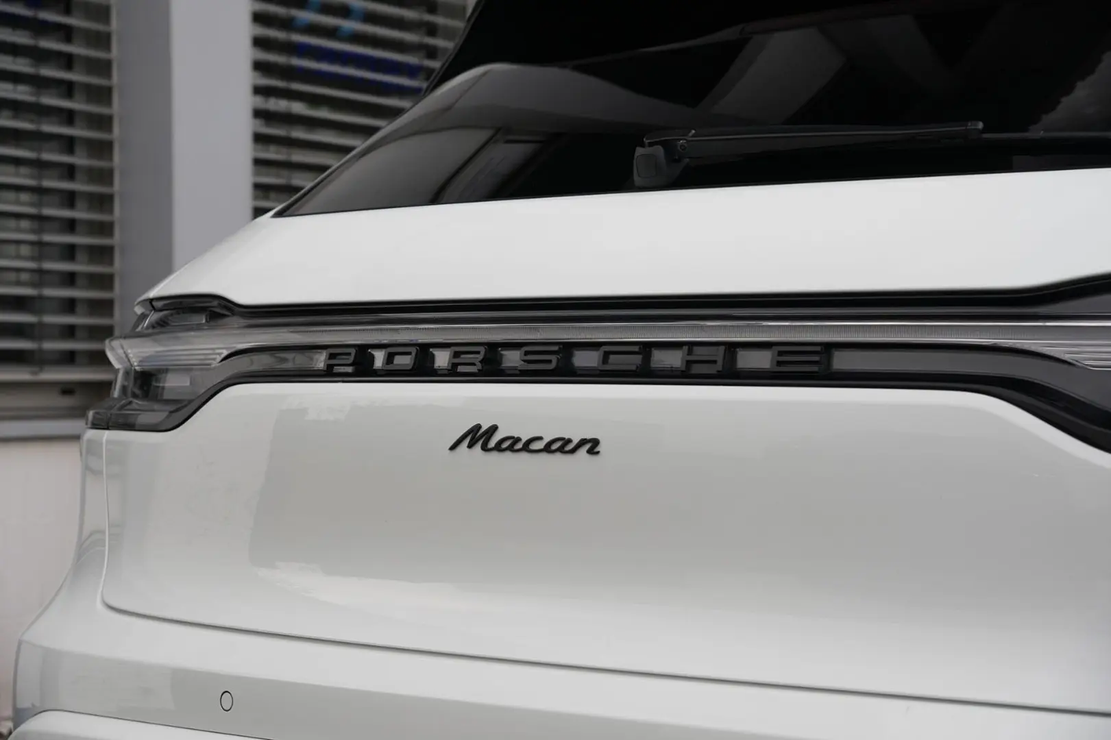 MACAN  ACC-LUFTFEDERUNG-PANO-AHK-BOSE-21