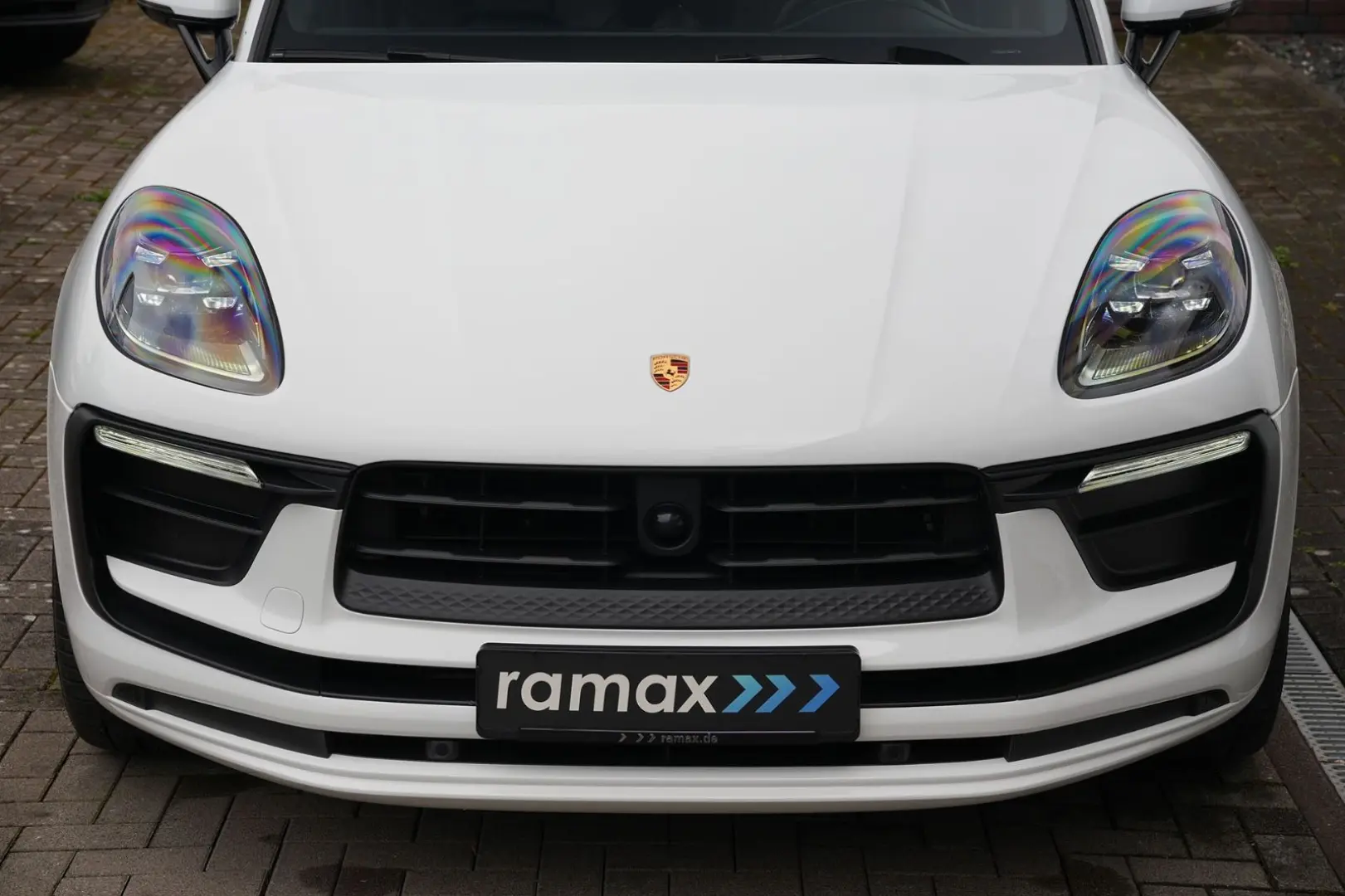 MACAN  ACC-LUFTFEDERUNG-PANO-AHK-BOSE-21