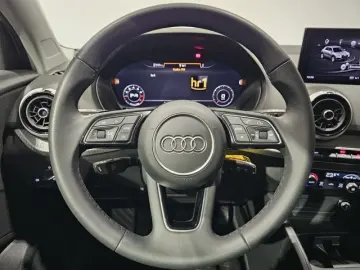 Q2 35 TFSI Virtual Kamera StandheizungSportsitze