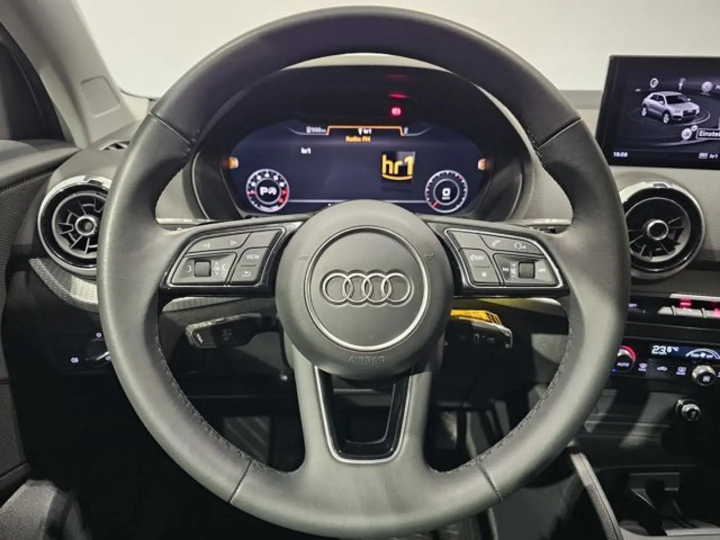 Q2 35 TFSI Virtual Kamera StandheizungSportsitze