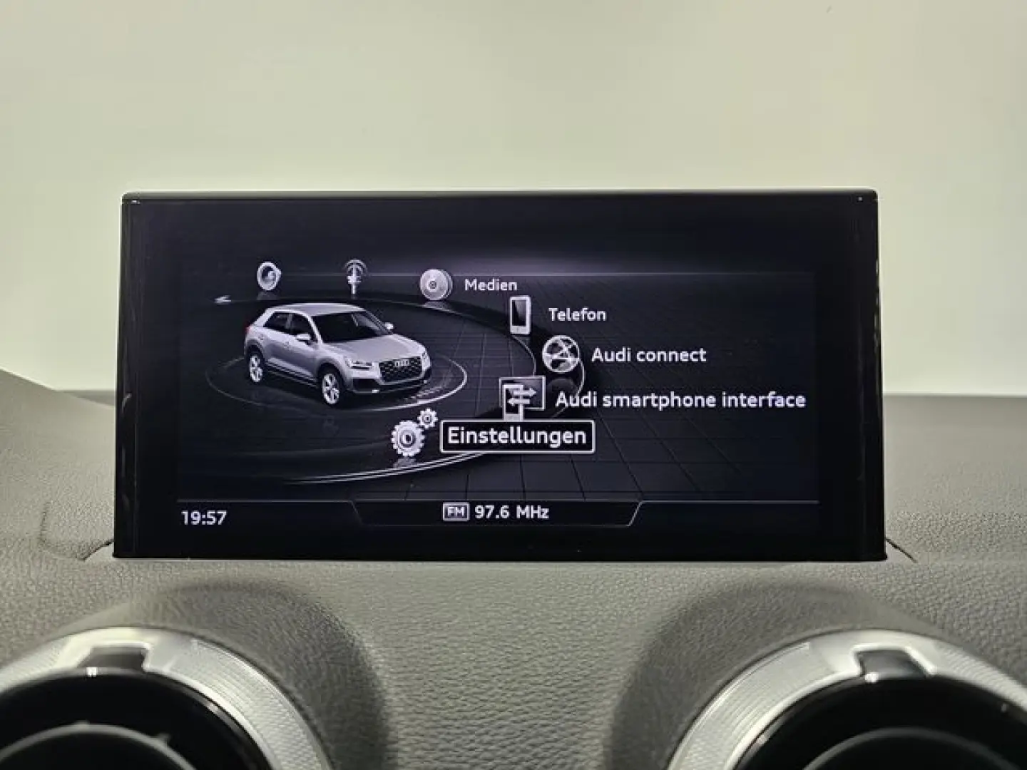 Q2 35 TFSI Virtual Kamera StandheizungSportsitze