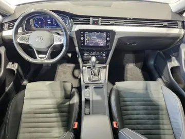 Passat 4Motion Sport Led Navi Leder AHK Kamera