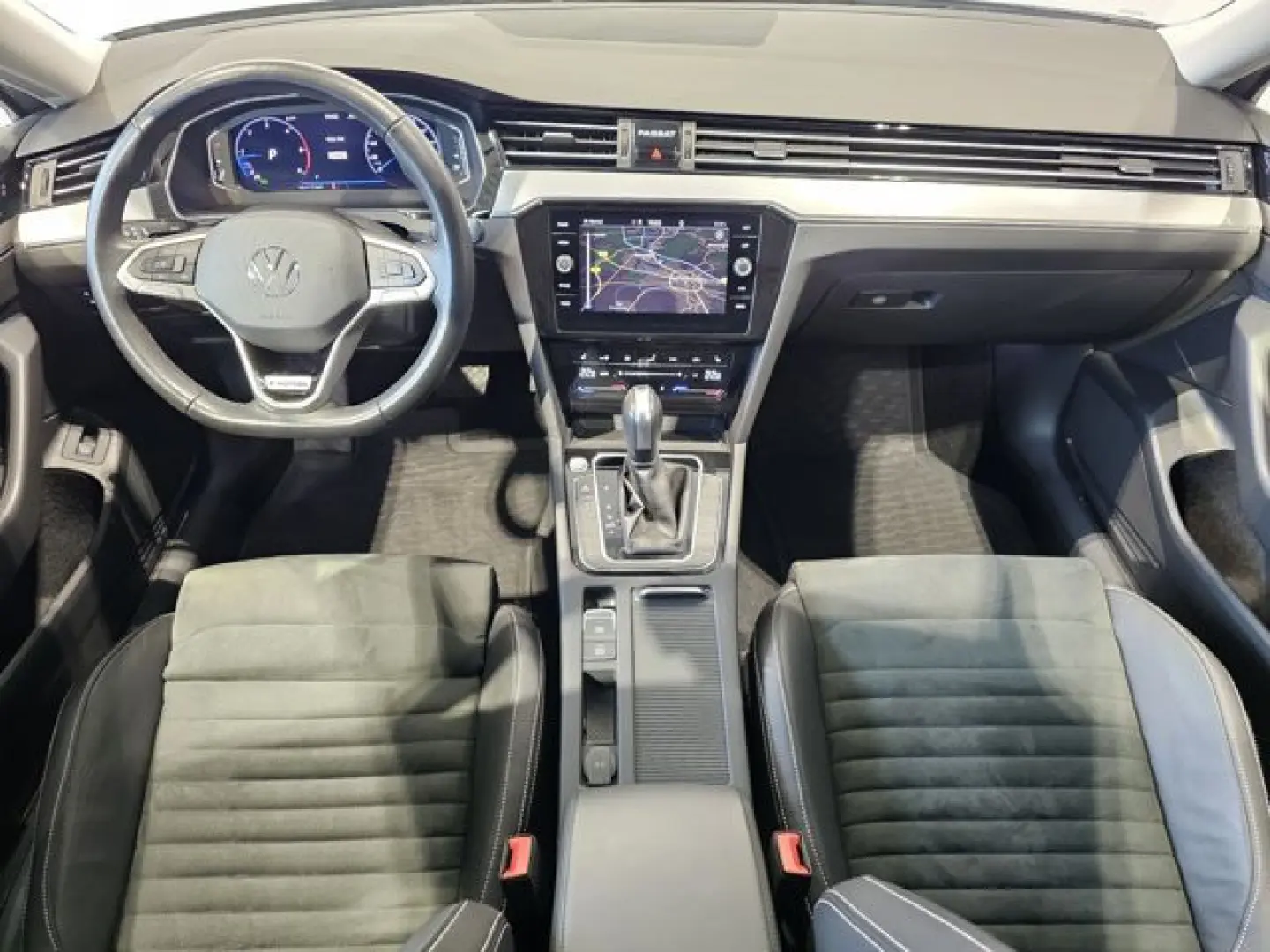 Passat 4Motion Sport Led Navi Leder AHK Kamera