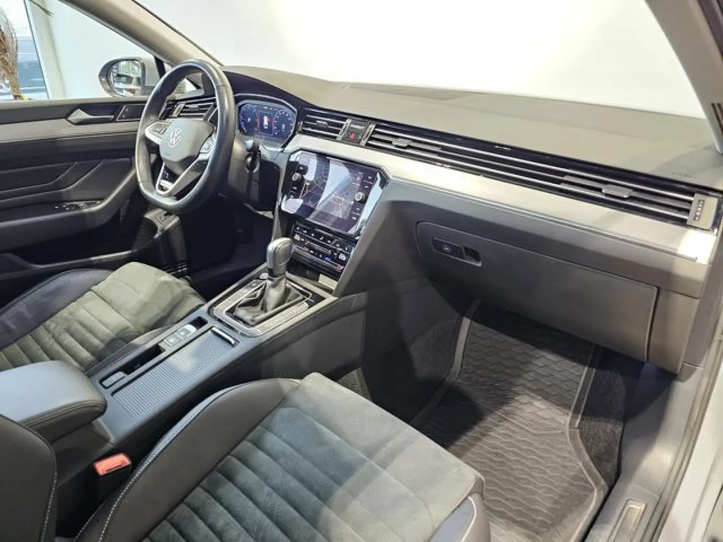 Passat 4Motion Sport Led Navi Leder AHK Kamera