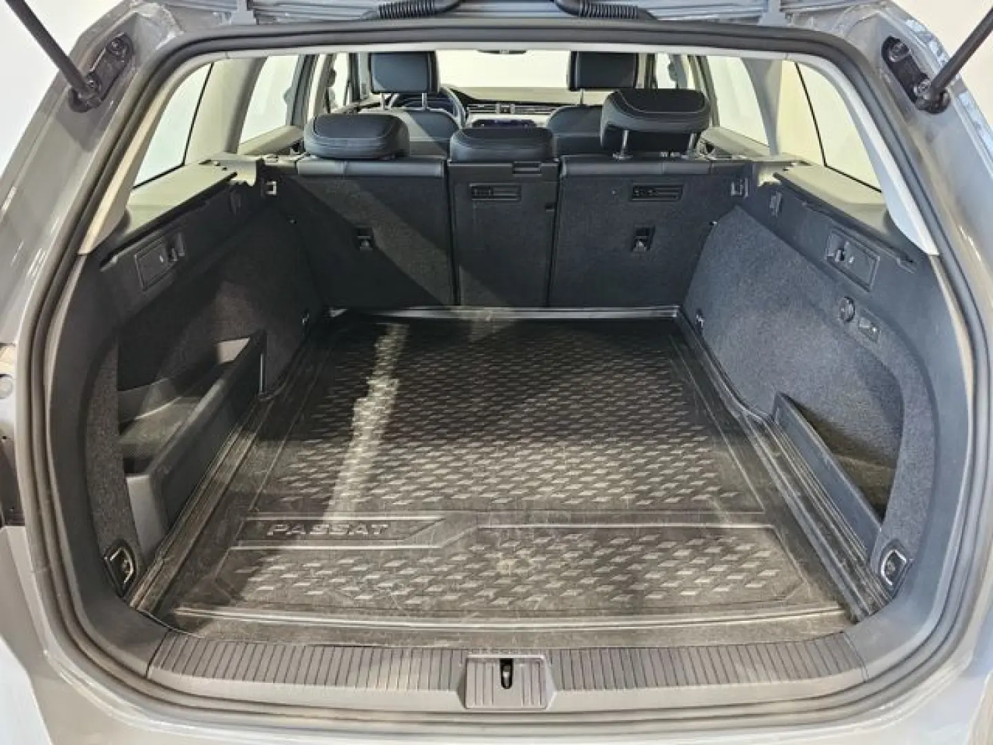 Passat 4Motion Sport Led Navi Leder AHK Kamera