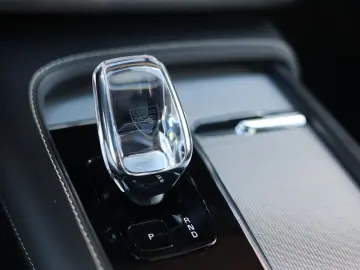 XC 90 T8 AWD Ultimate Dark| AHK - Bow&Wil - Luft
