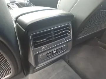 Q8 55 TFSIe quattro tiptronic
