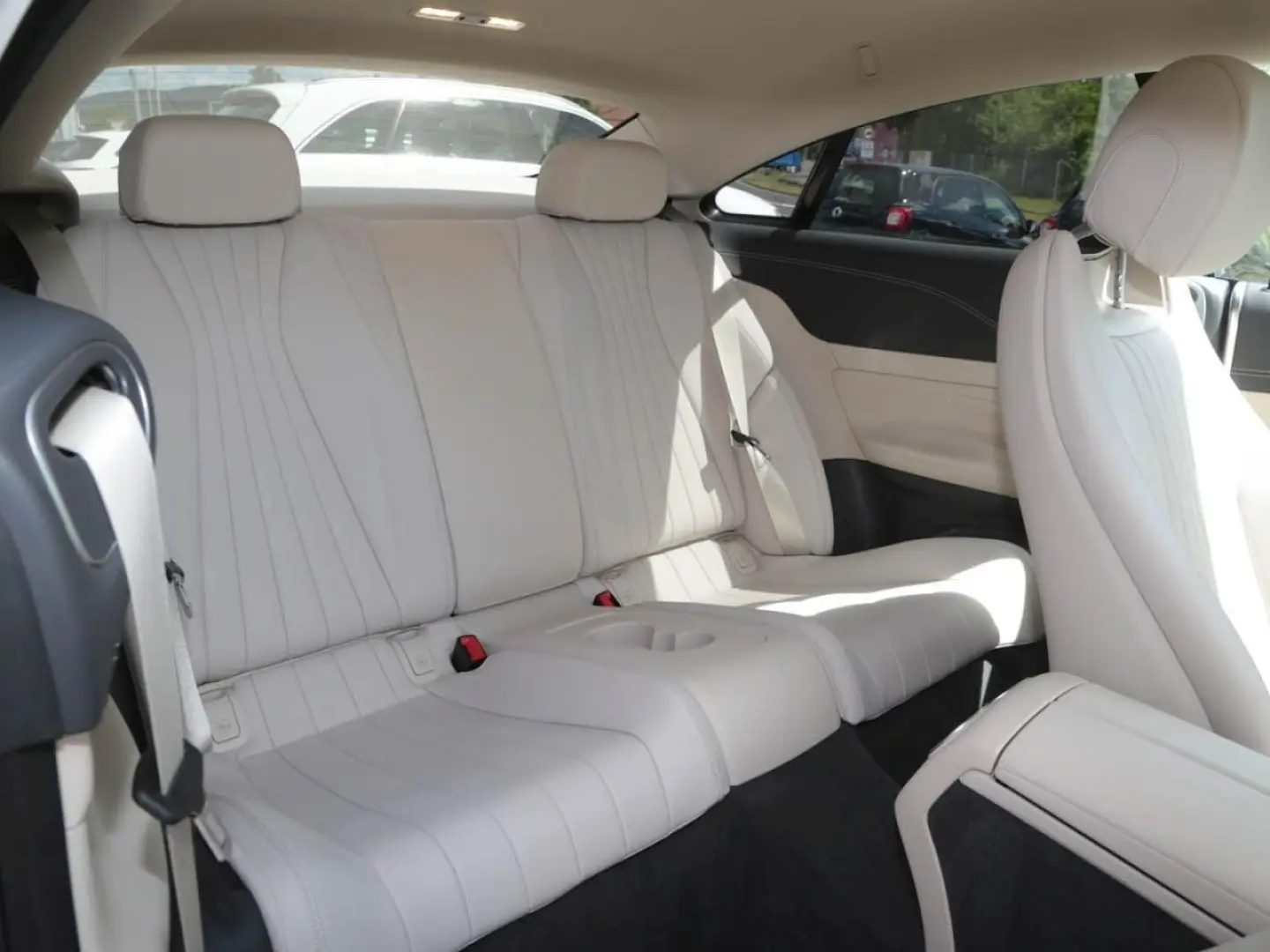 E 220 d Coupé Avantgarde Night Kamera AHK