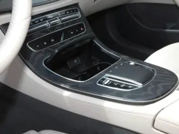 E 220 d Coupé Avantgarde Night Kamera AHK