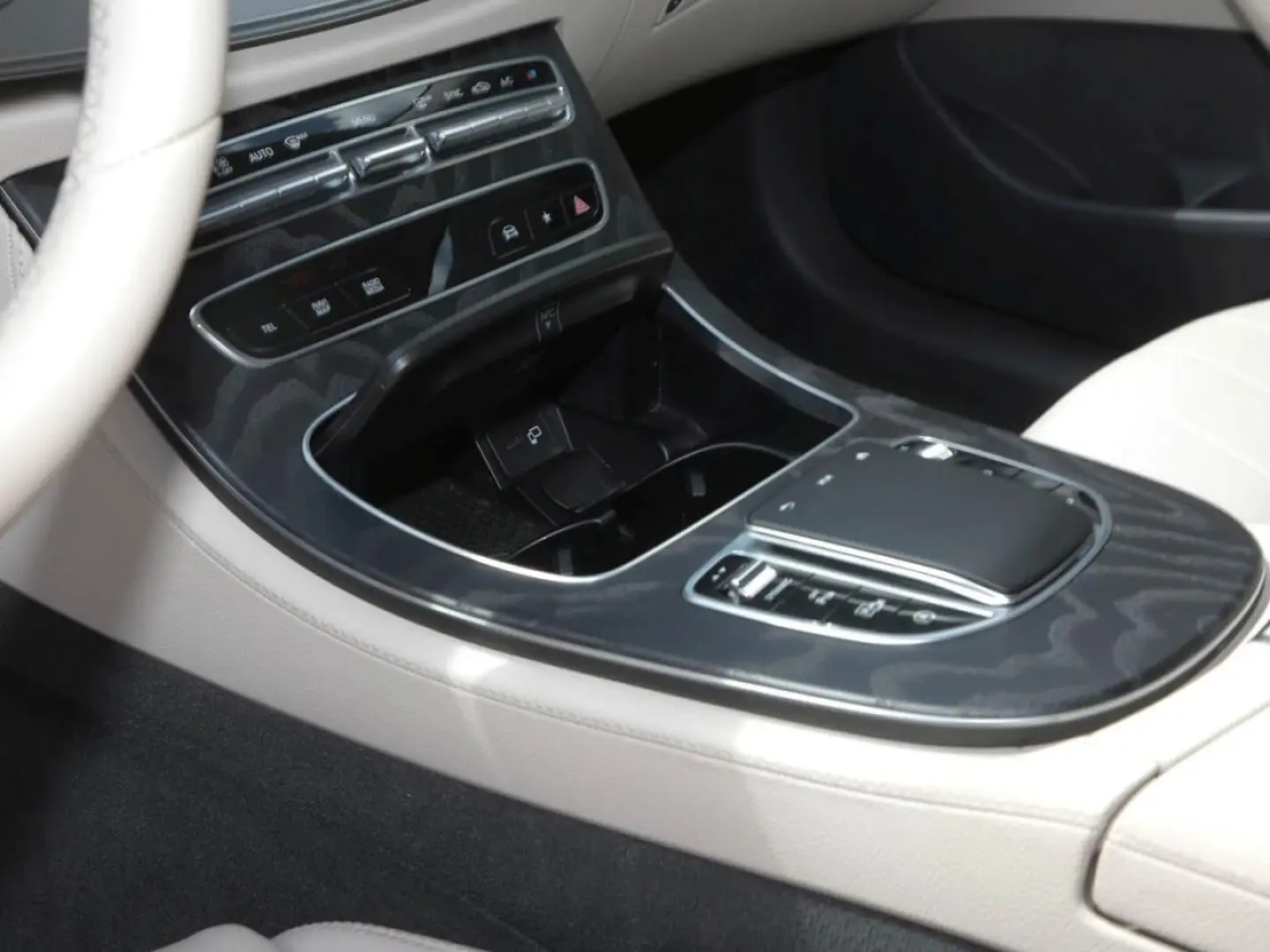 E 220 d Coupé Avantgarde Night Kamera AHK