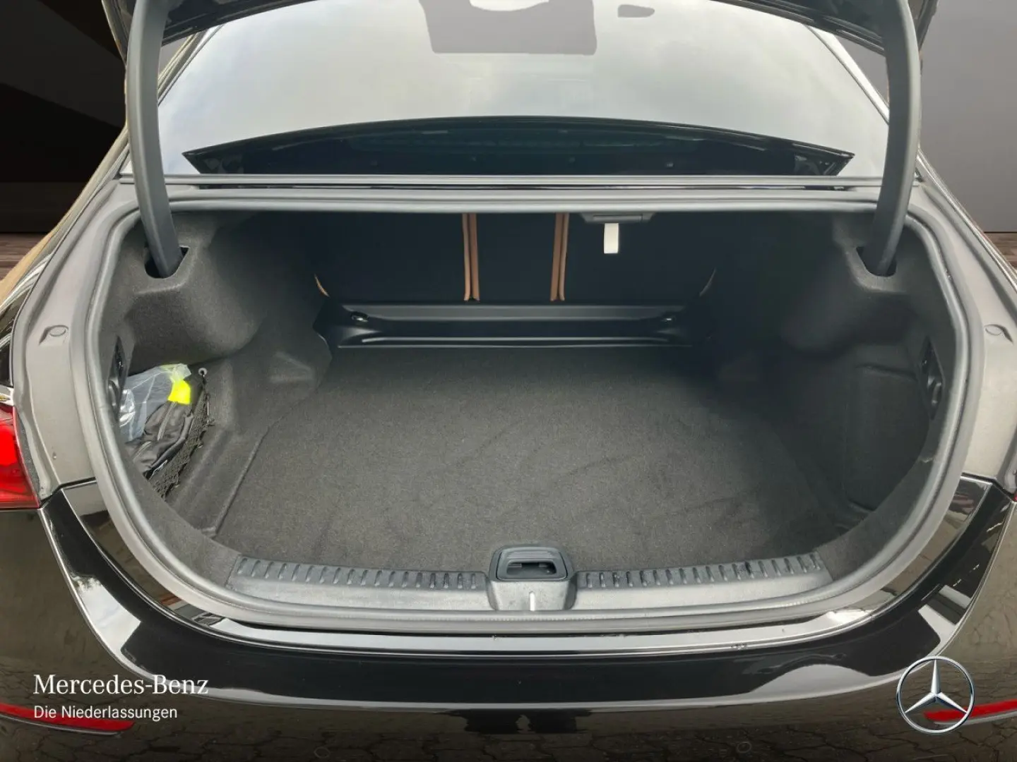 E 220 d Avantgarde Adv./AHK/DISTR/360°/LED/MBUX