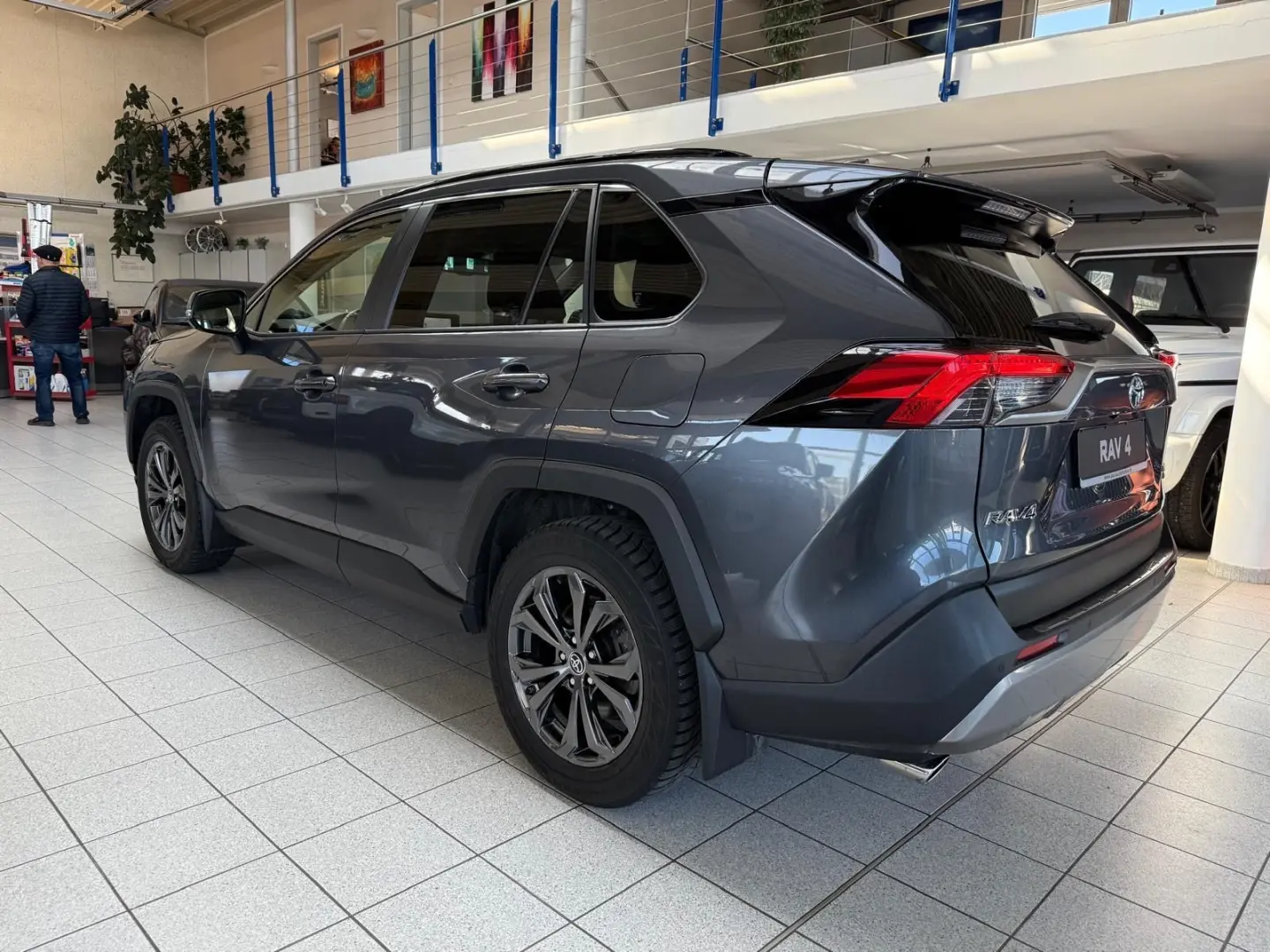 RAV 4 HYBRID-4x4-LED-LEDER-KAMERA-18 ZOLL-28.490