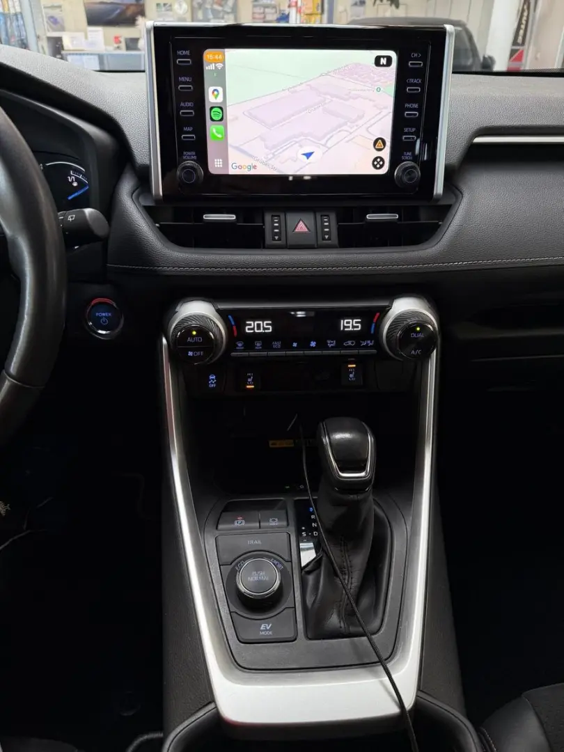 RAV 4 HYBRID-4x4-LED-LEDER-KAMERA-18 ZOLL-28.490