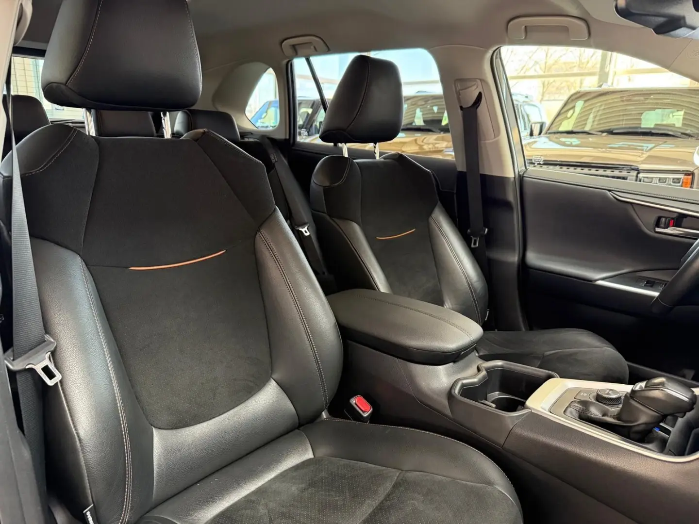 RAV 4 HYBRID-4x4-LED-LEDER-KAMERA-18 ZOLL-28.490