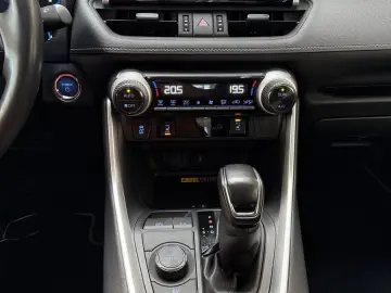 RAV 4 HYBRID-4x4-LED-LEDER-KAMERA-18 ZOLL-28.490