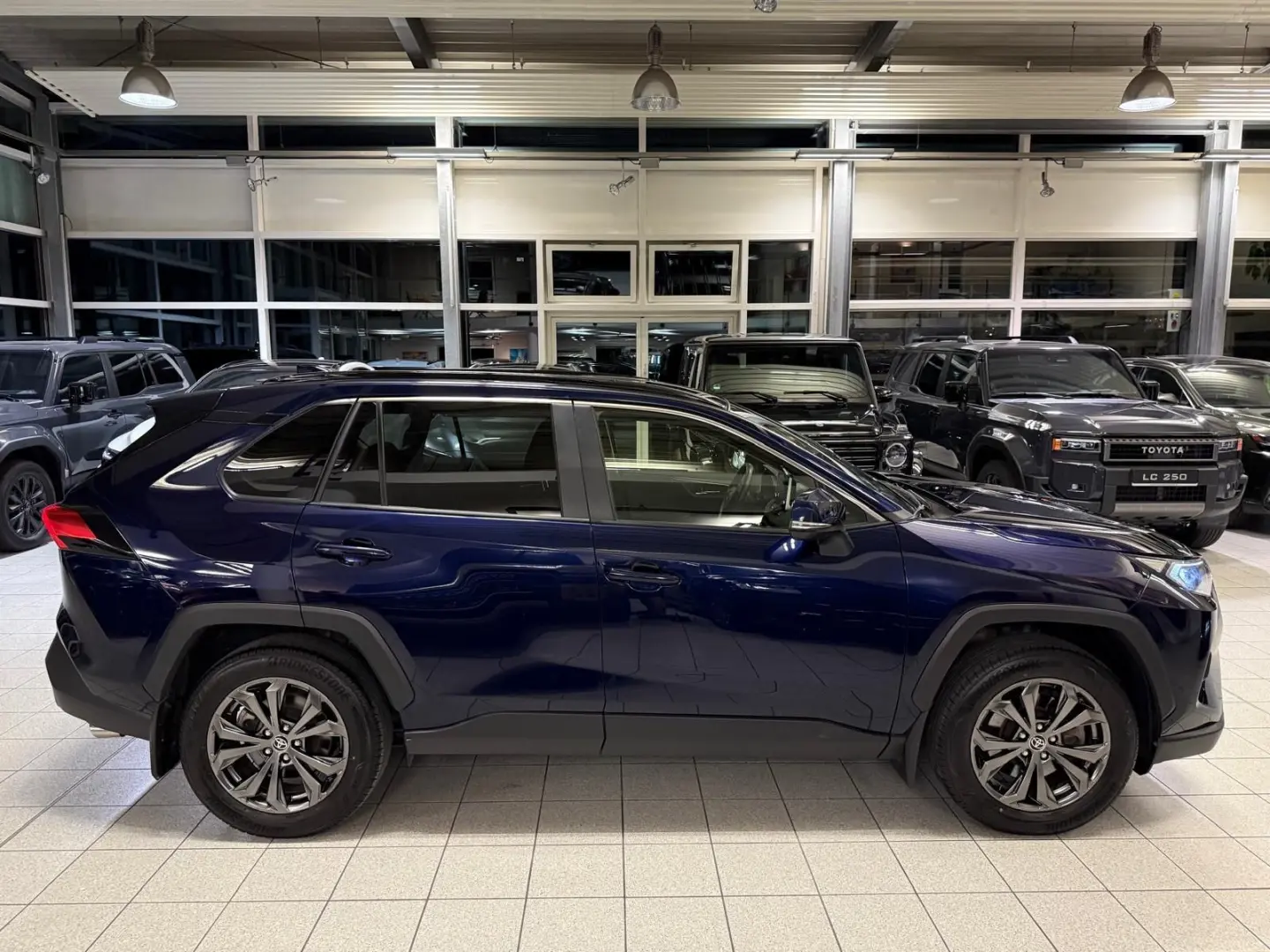 RAV 4 HYBRID-4x4-LED-LEDER-KAMERA-18 ZOLL-29.990