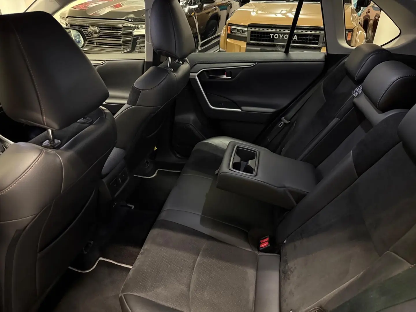 RAV 4 HYBRID-4x4-LED-LEDER-KAMERA-18 ZOLL-29.990